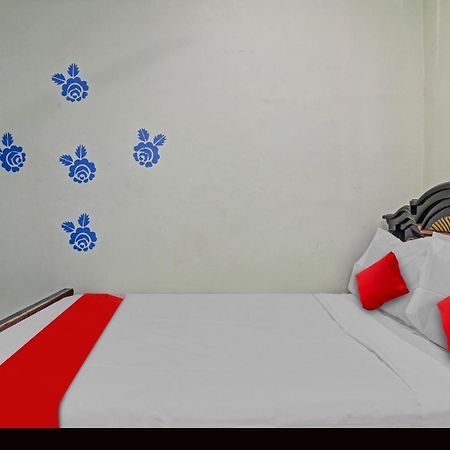 Oyo Flagship 81051 Sri Sai Manikanta Hotel Hyderabad Exterior photo