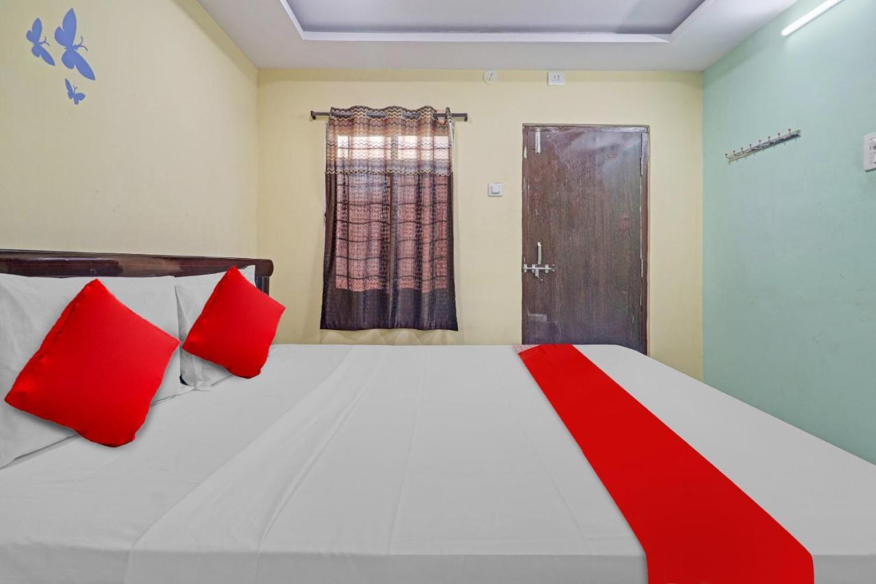 Oyo Flagship 81051 Sri Sai Manikanta Hotel Hyderabad Exterior photo
