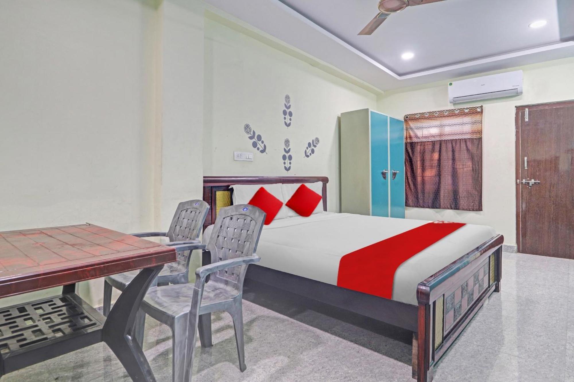 Oyo Flagship 81051 Sri Sai Manikanta Hotel Hyderabad Exterior photo