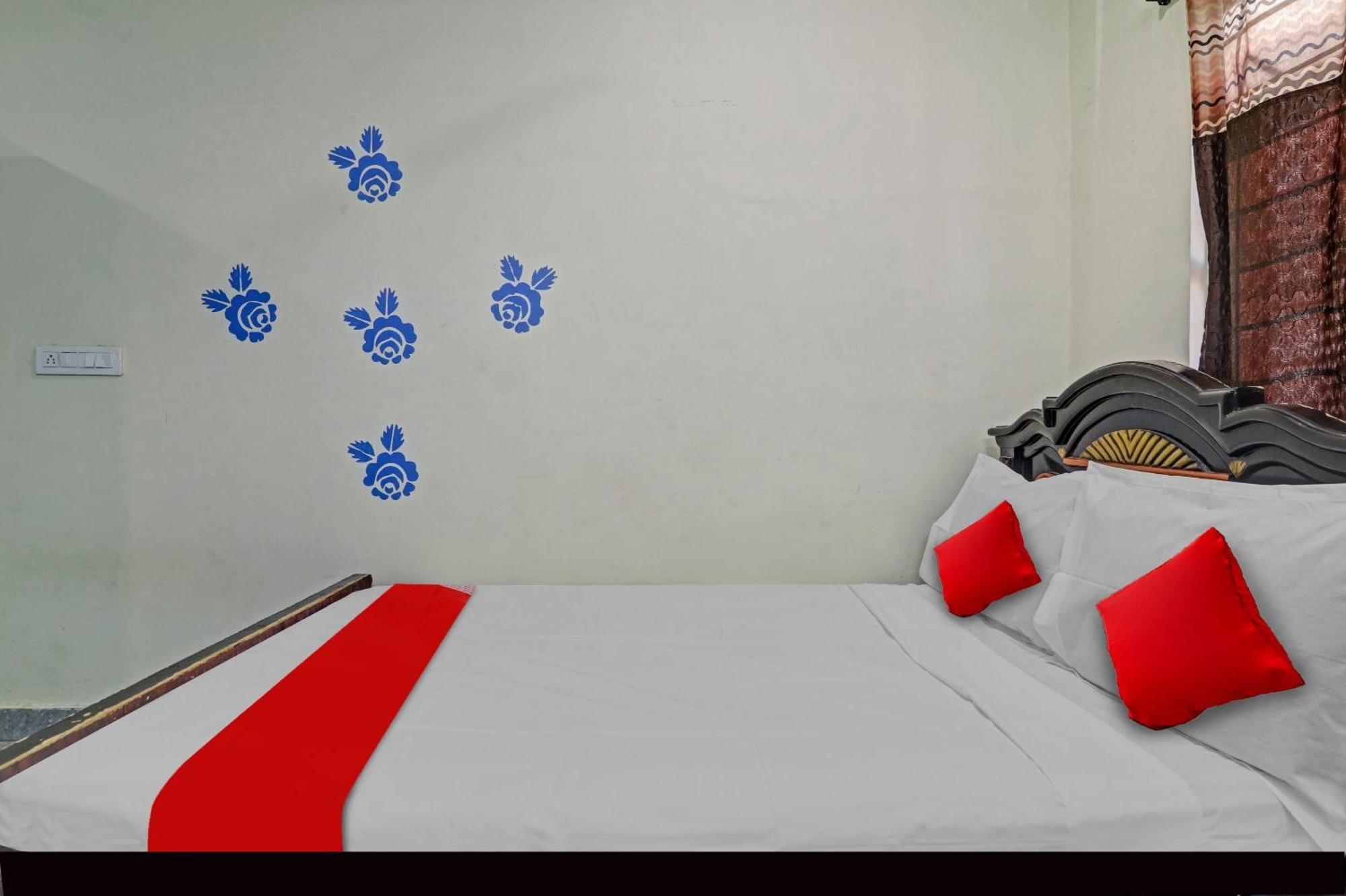 Oyo Flagship 81051 Sri Sai Manikanta Hotel Hyderabad Exterior photo